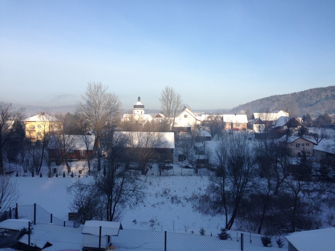 Widok na centrum wsi Myczkowce pewnego styczniowego poranku, gdy termometry pokazały -20'C